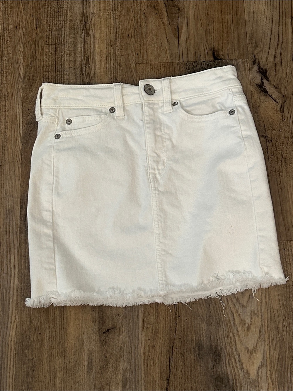 Classic White Denim Mini Skirt with Frayed Hem